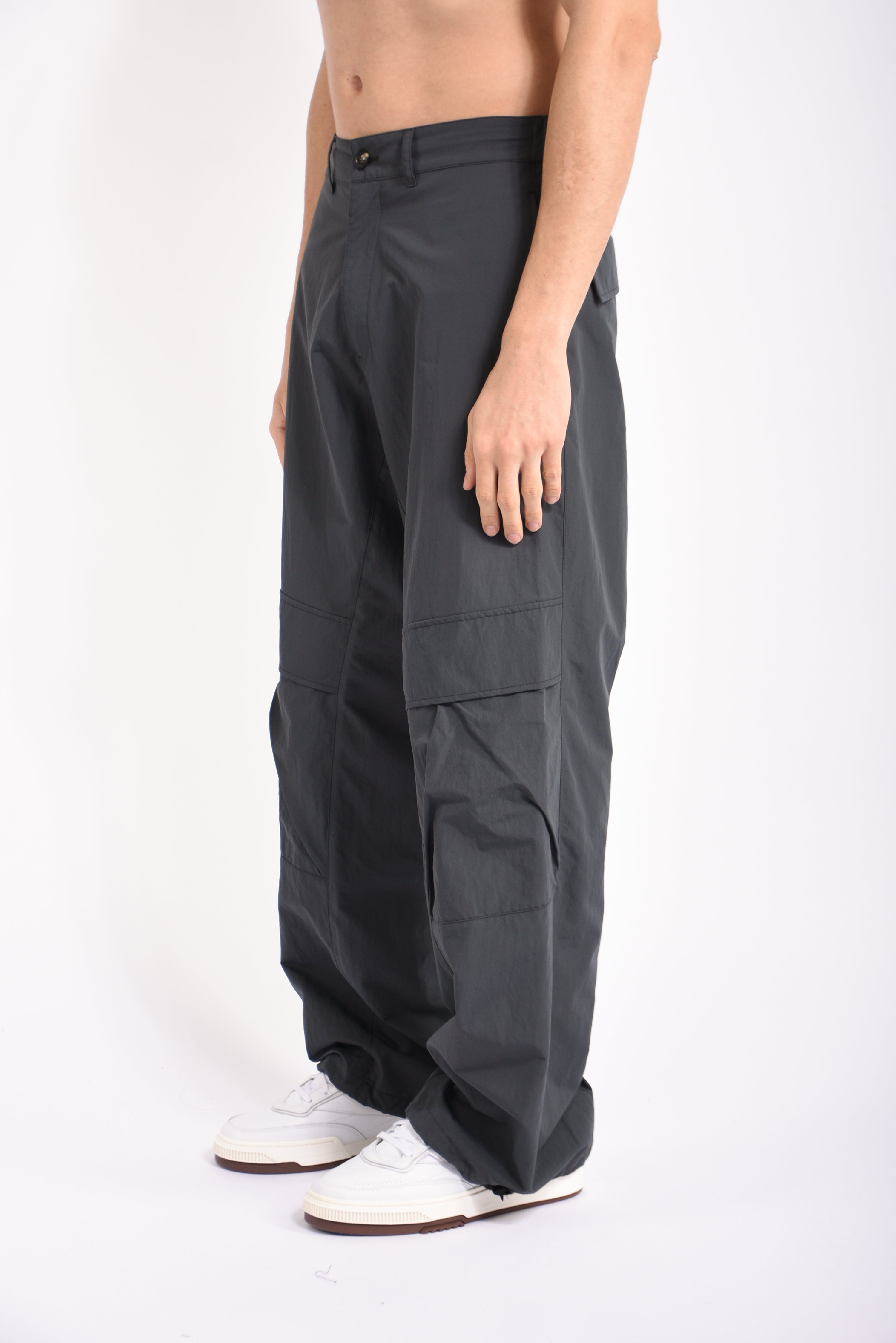 Pantaloni cargo in nylon