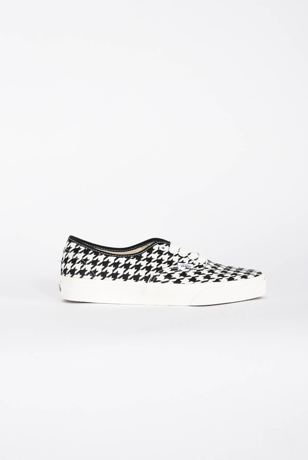 Sneakers authentic