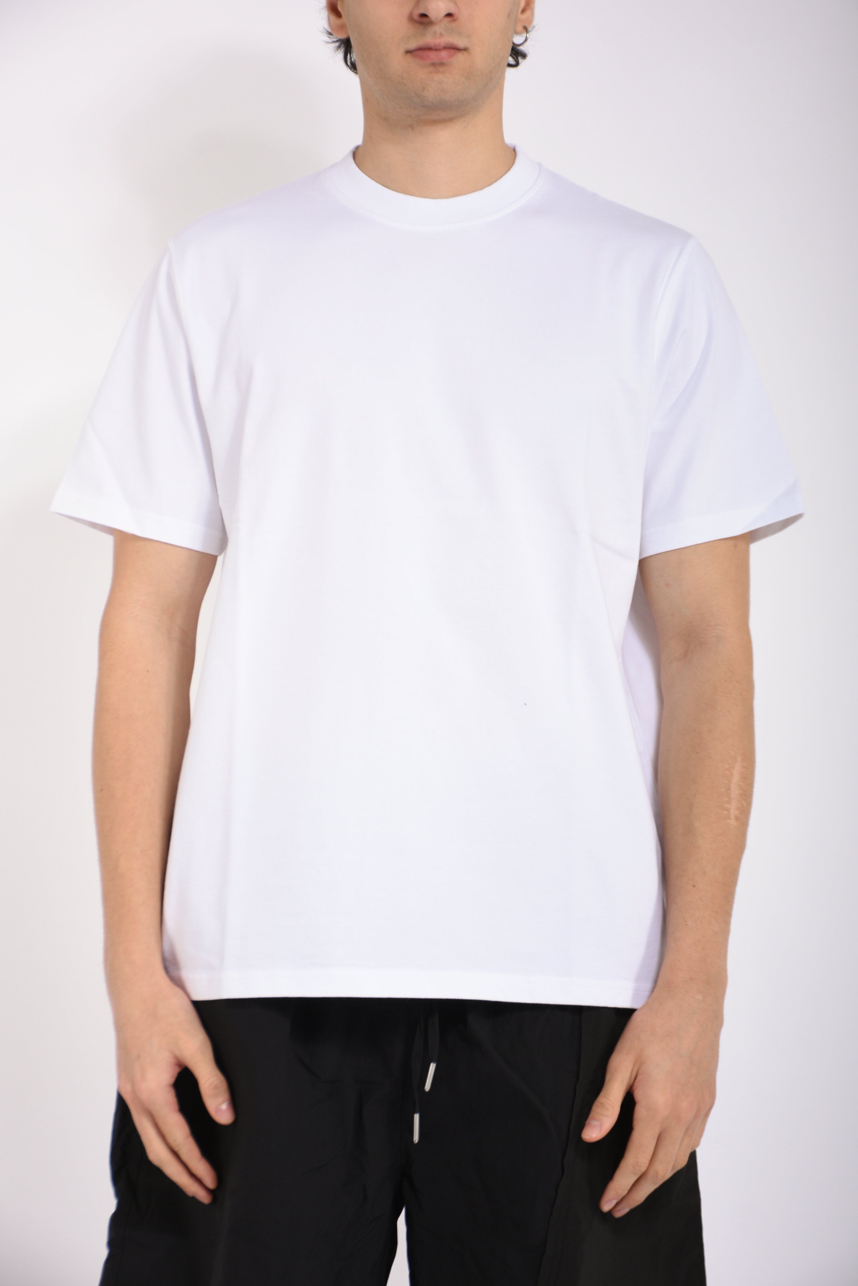 t-shirt big logo