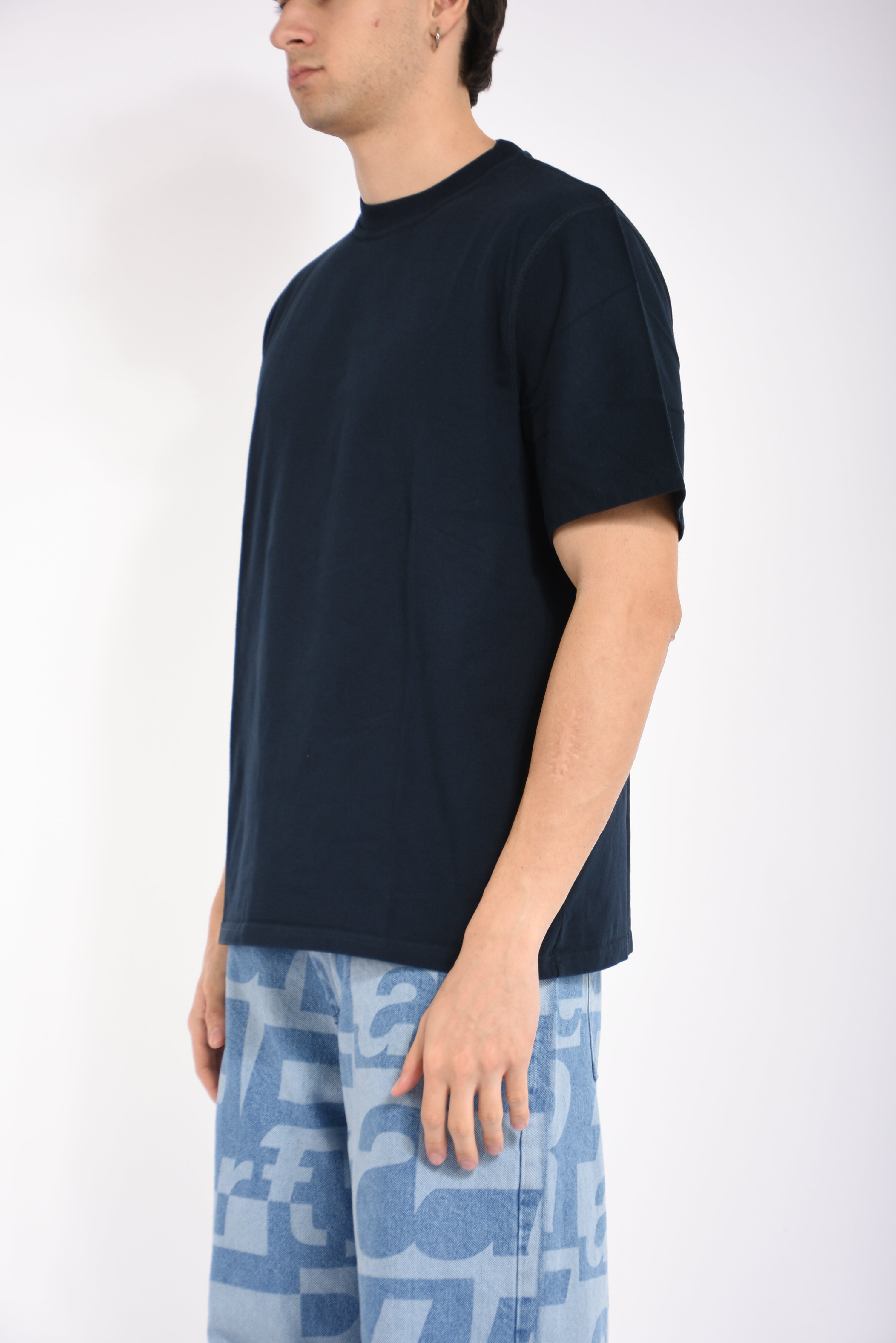 t-shirt blurry back