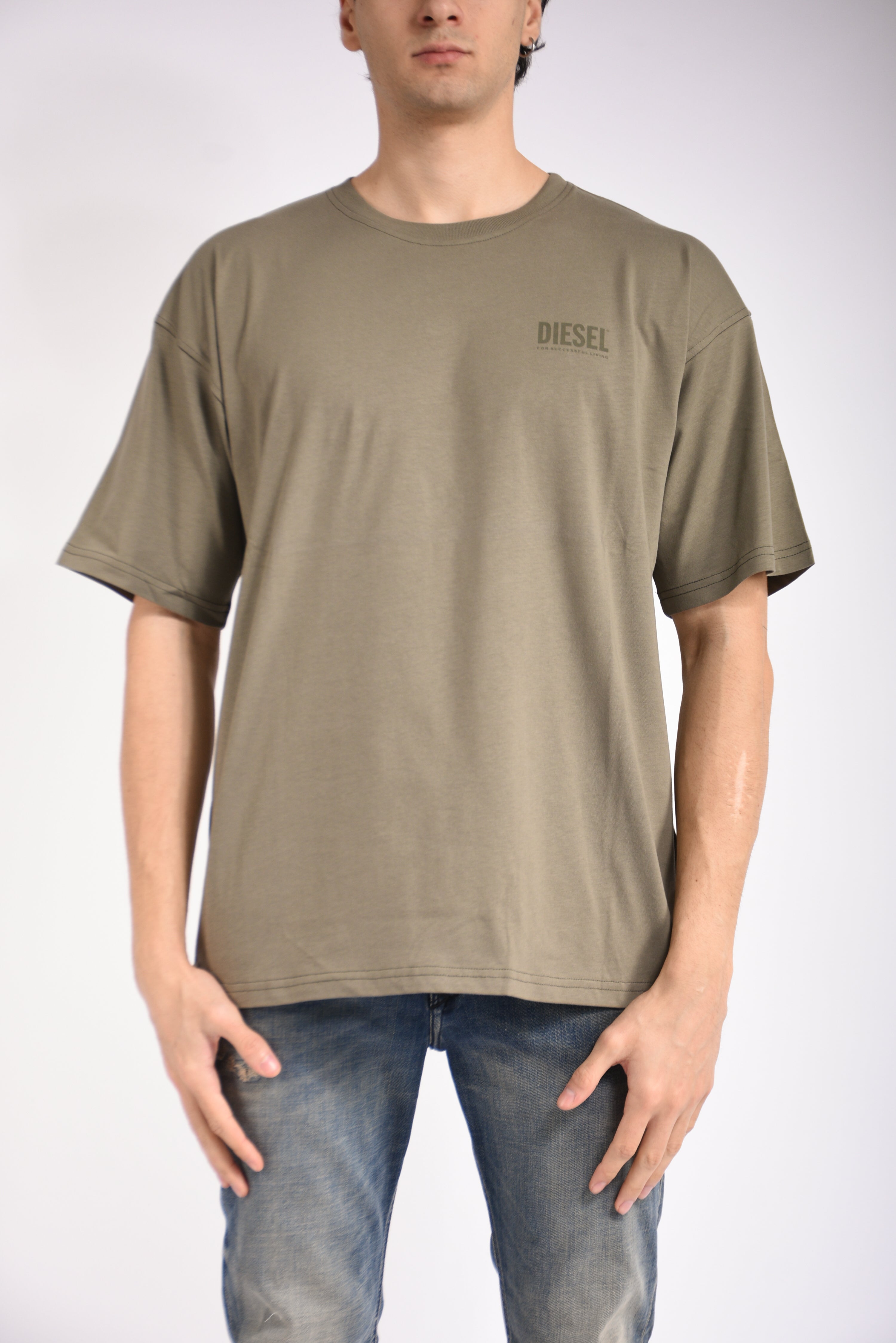 T-shirt con stampa mimetica