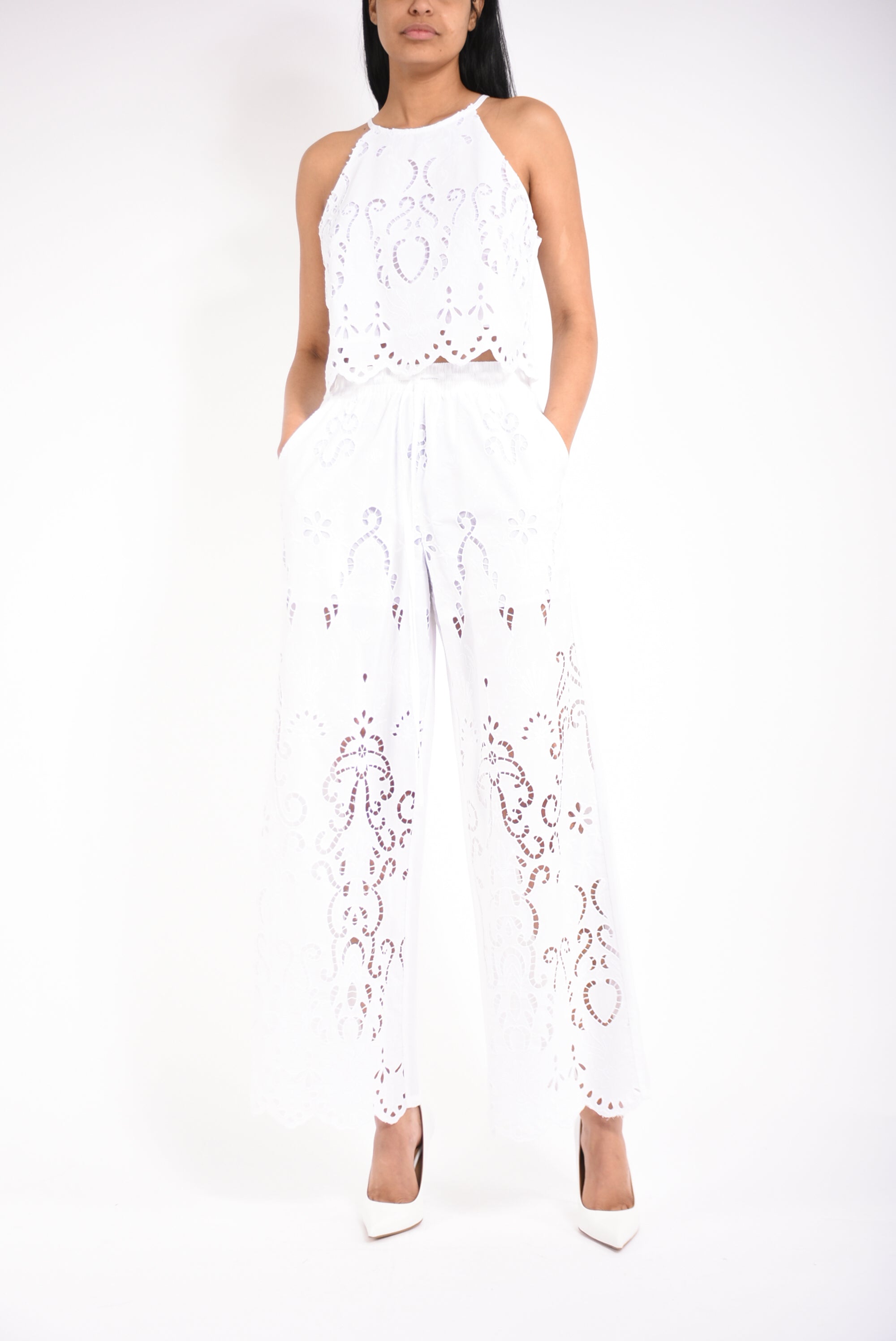 pantaloni in cotone con ricami