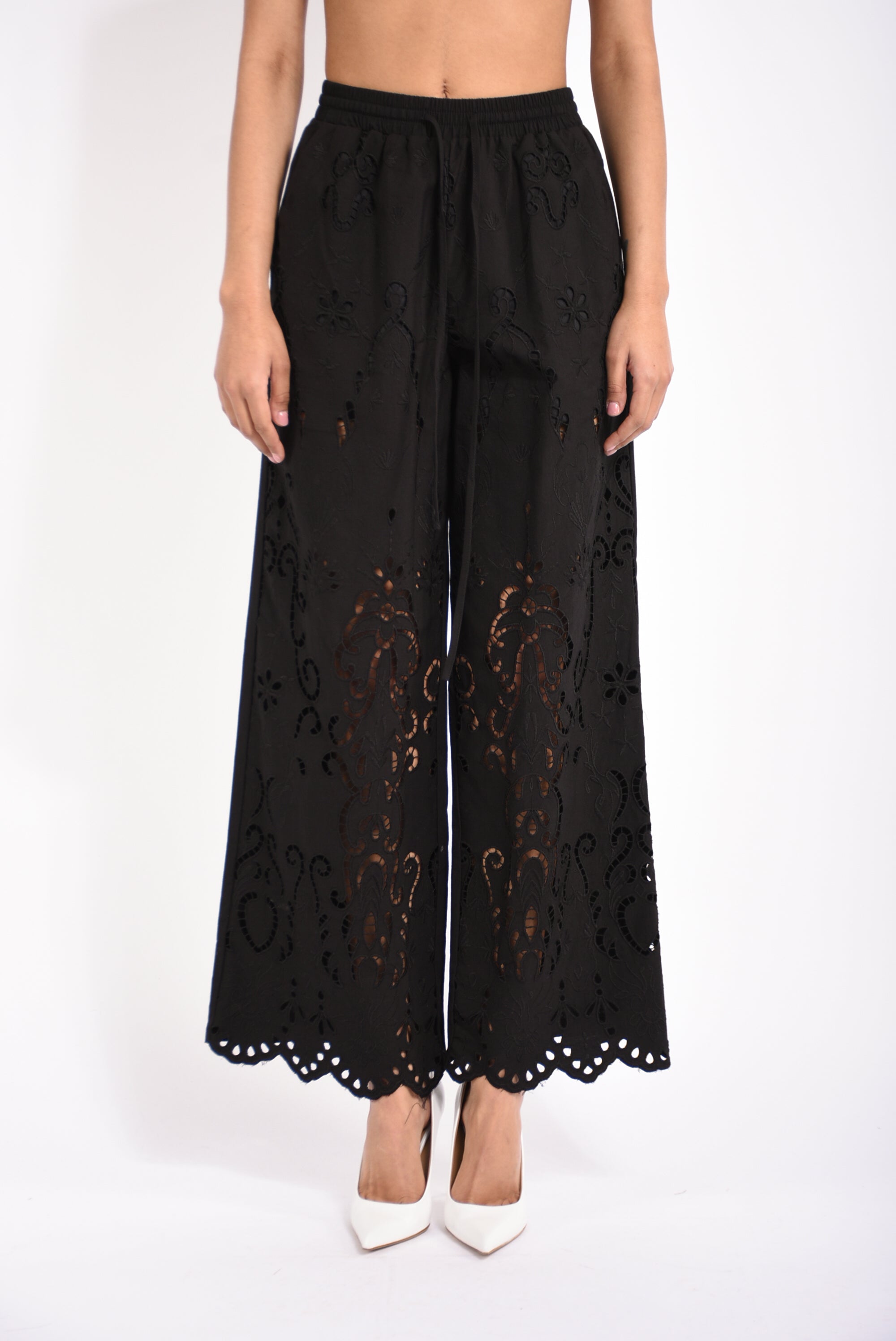 pantaloni in cotone con ricami