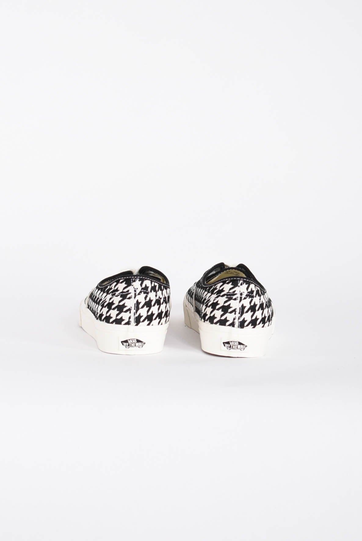Sneakers authentic