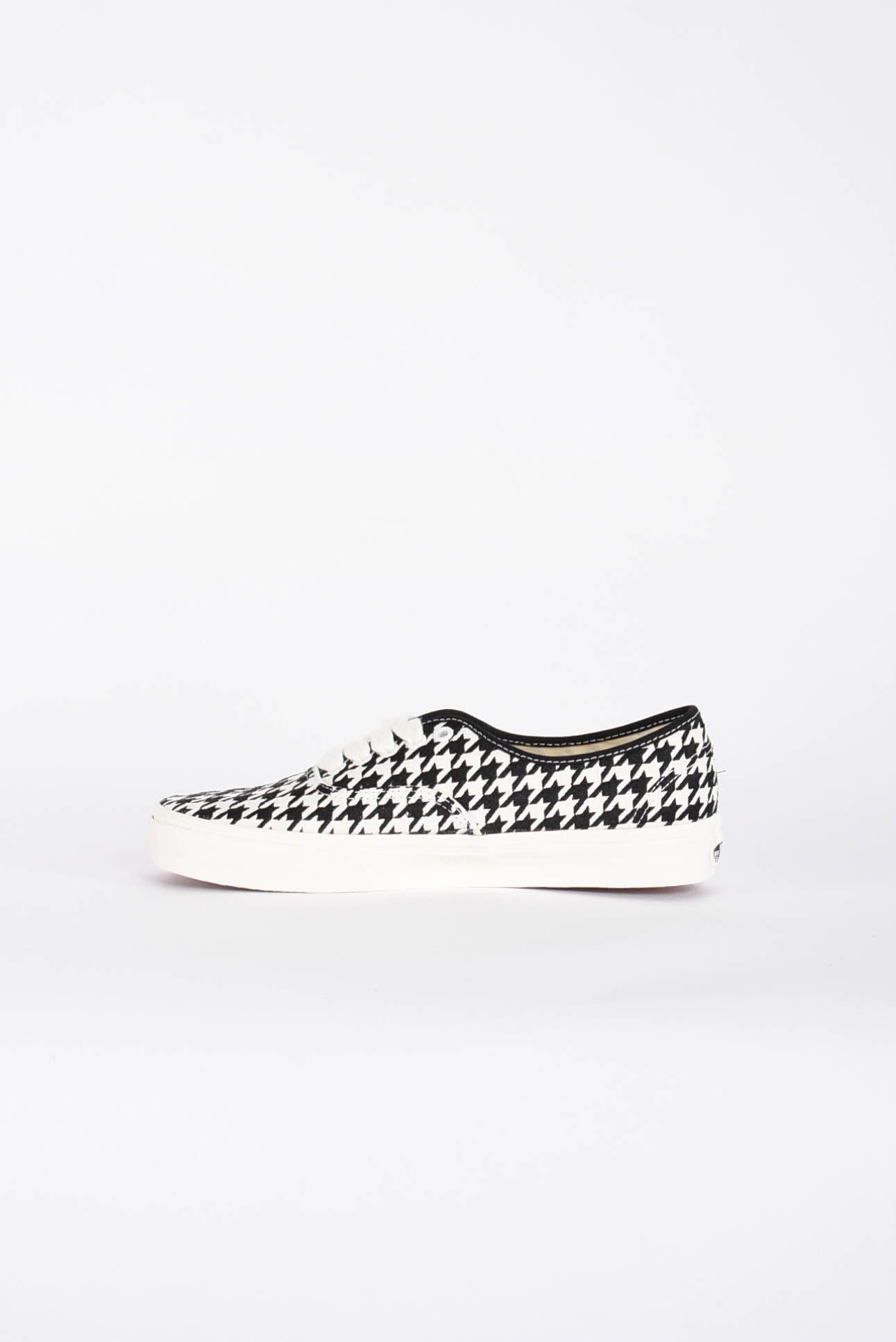 Sneakers authentic