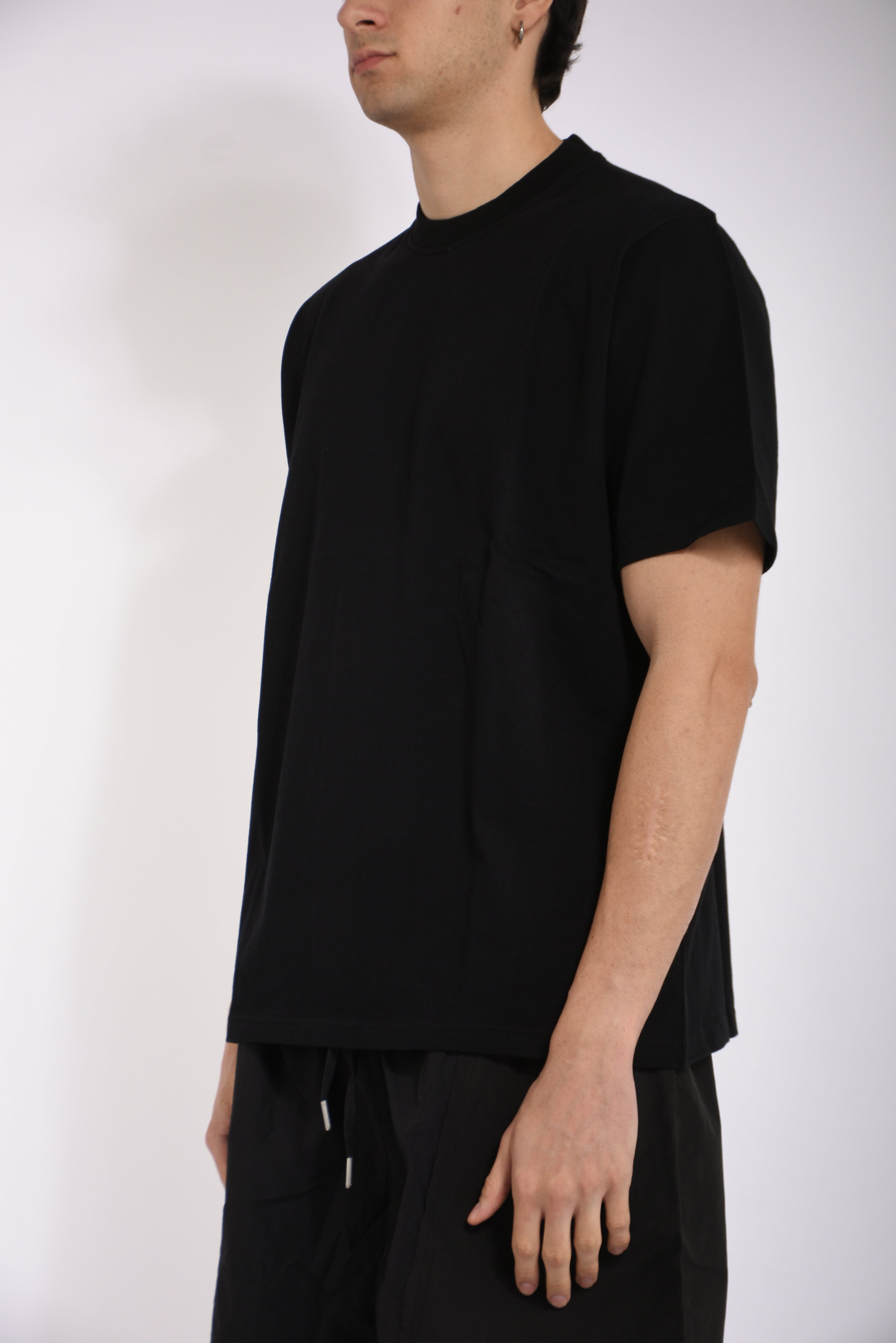 t-shirt big logo