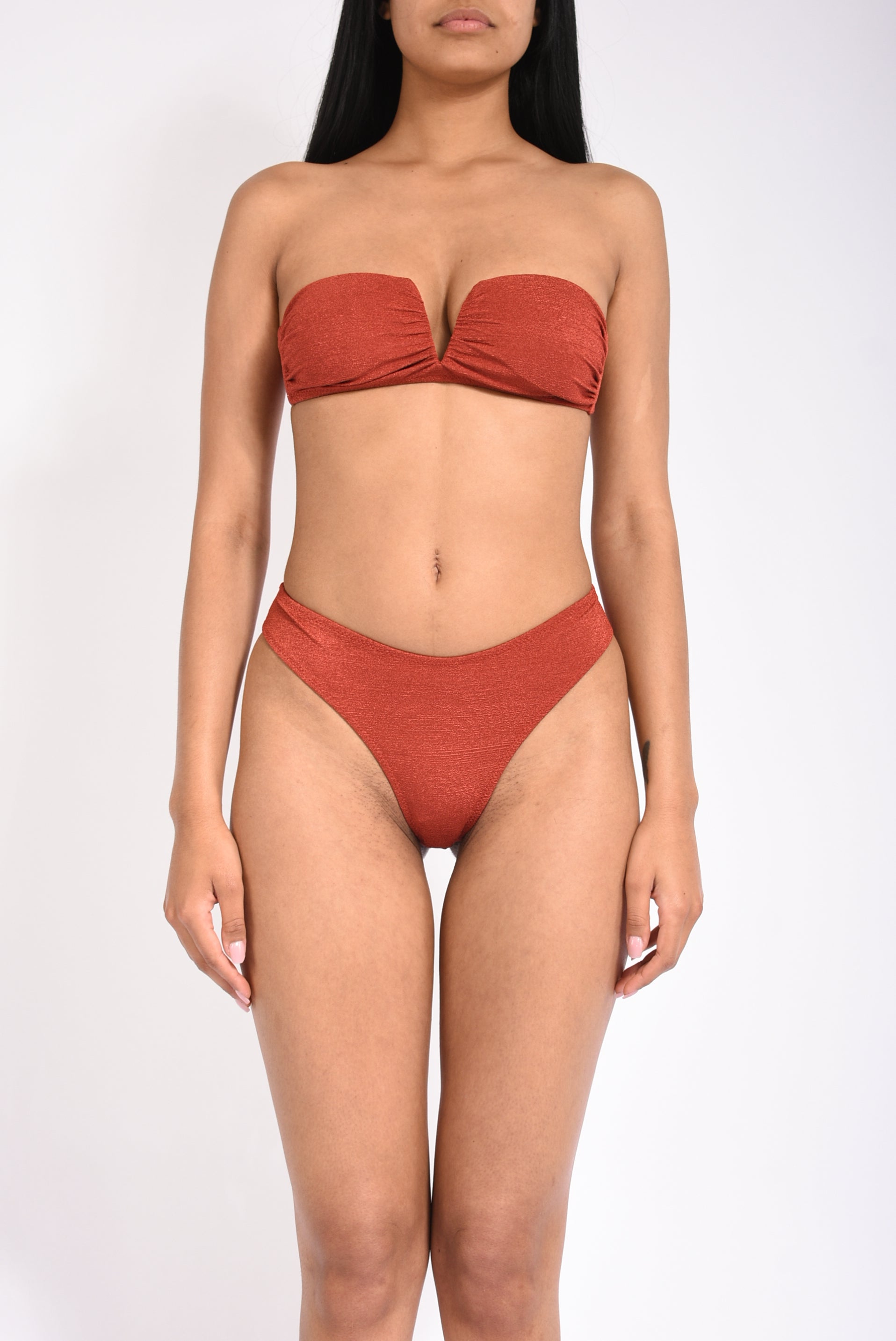 bikini a fascia a v con slip fisso