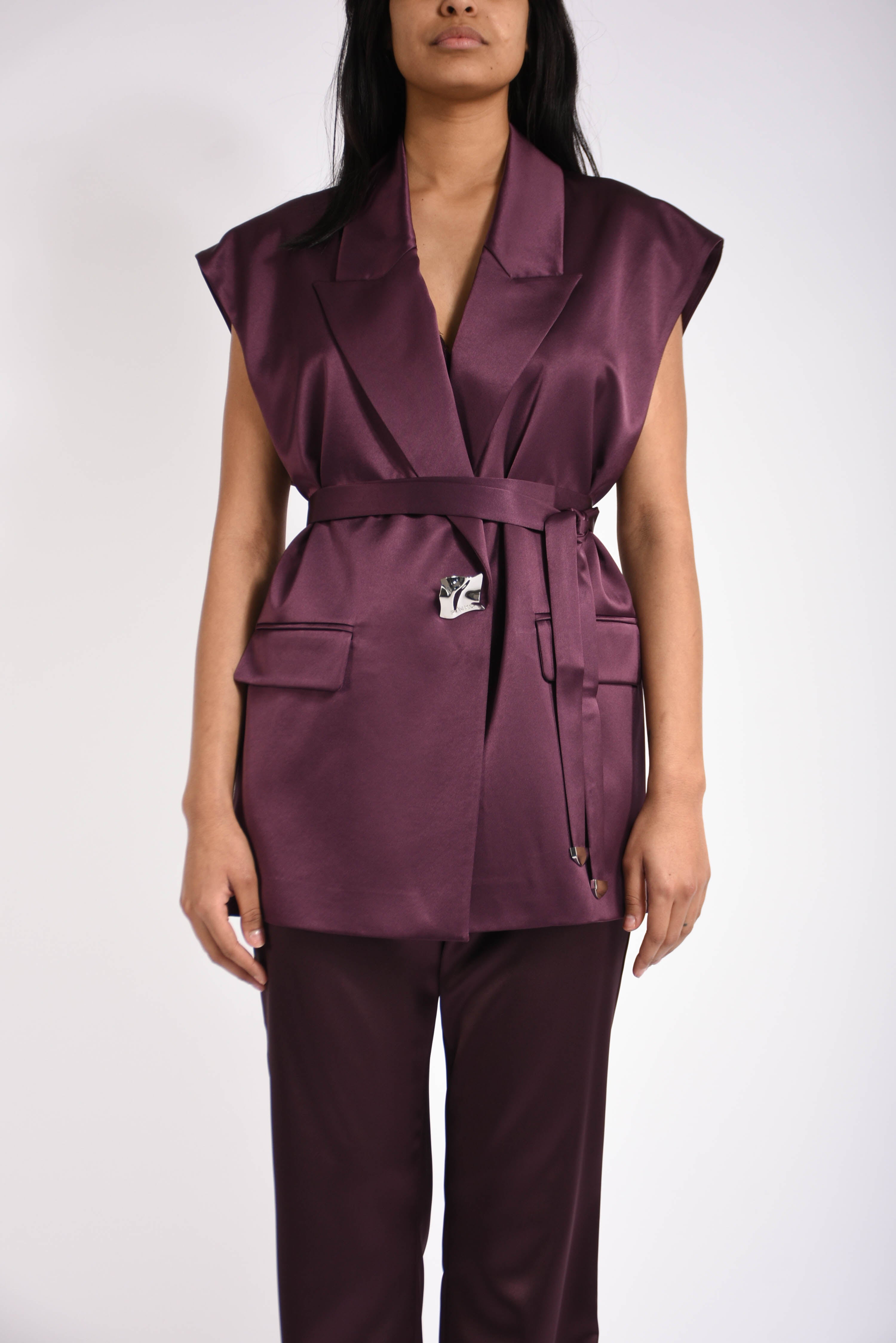 Giacca smanicata in satin melanzana